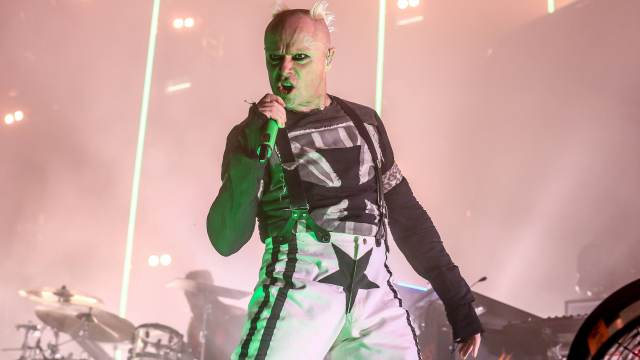 Вокалът на The Prodigy затънал в дългове преди самоубийството 