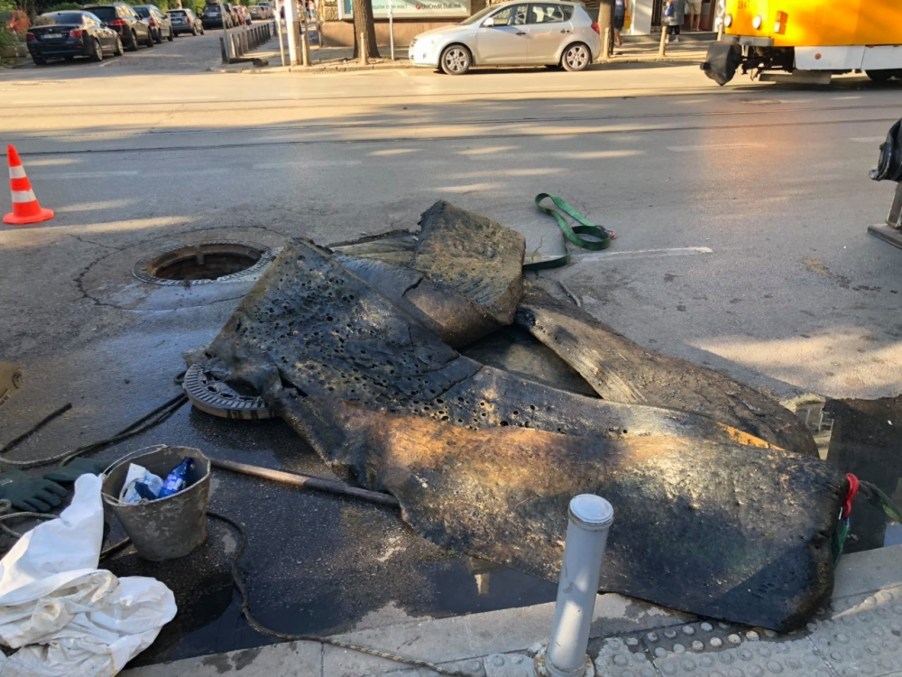 Вижте каква гадост извадиха от канал до столичен мол СНИМКИ
