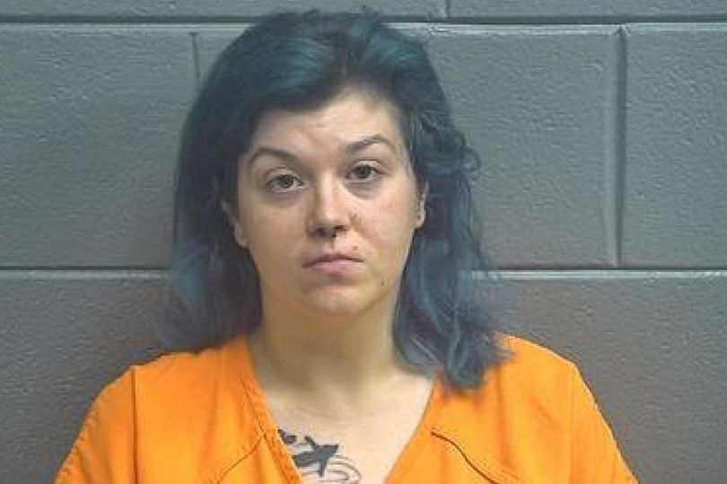 Гнусотия! Полицаи нахлула в дом с 3 деца и им се изправиха косите 