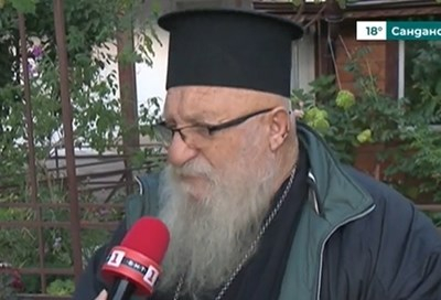 Отец Иван разказа как се е разминал на косъм със смъртта при атаката с нож 