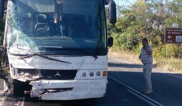 Майка и дъщеря са загинали край Кочериново СНИМКИ