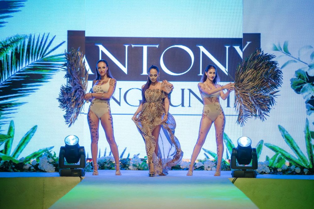 Дъщерята на Ваня Червенкова с модно ревю на Summer Fashion Weekend 2019