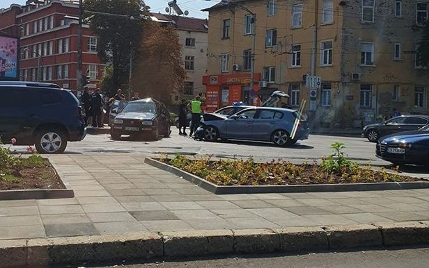 Първо в БЛИЦ! Тежка катастрофа в центъра на София СНИМКИ