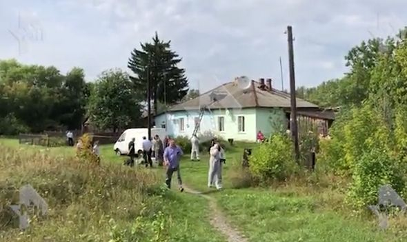 Първо ВИДЕО от къщата на ужасите, в която тийнейджър изби семейството си с брадва 