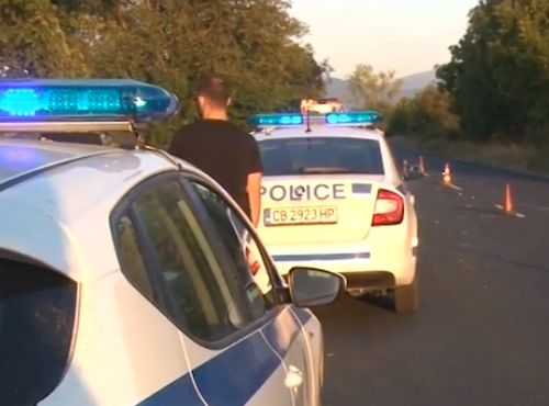 Голямо меле с туристи на пътя Бургас - Варна