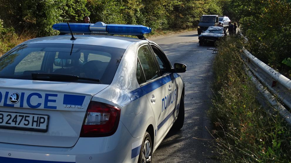 Младеж обърна аудито си по таван, без малко да стане голяма беля СНИМКИ 