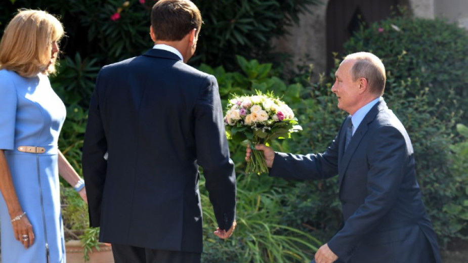 Брижит Макрон направи немислимото заради Путин, а мъжът й... КАДРИ