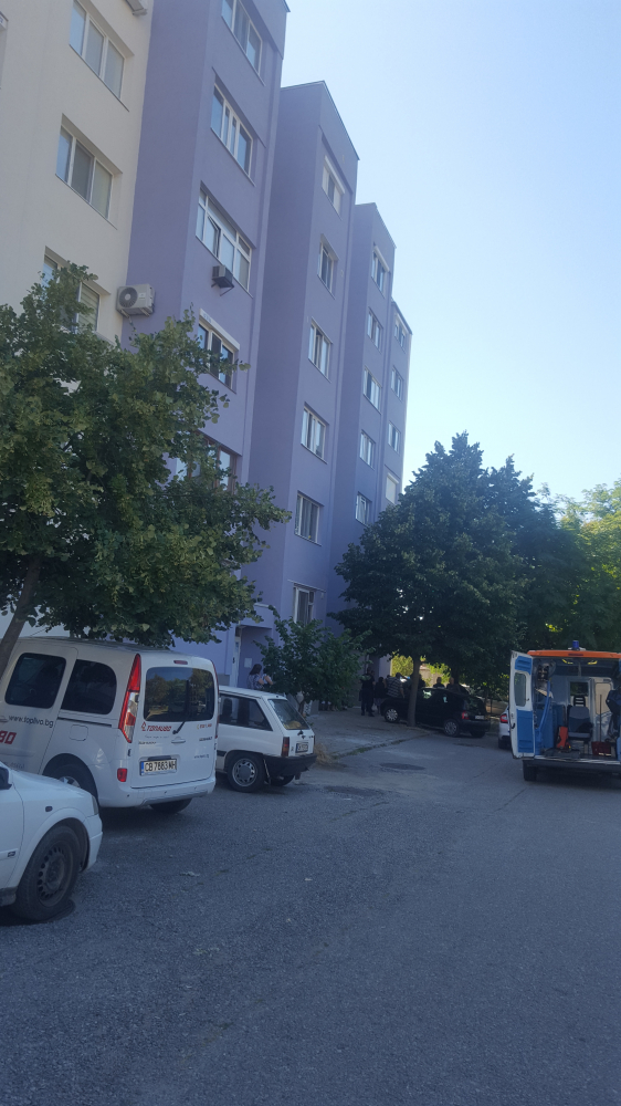 Черен вторник: Млада сливналийка полетя от блок в "Сини камъни" СНИМКИ 