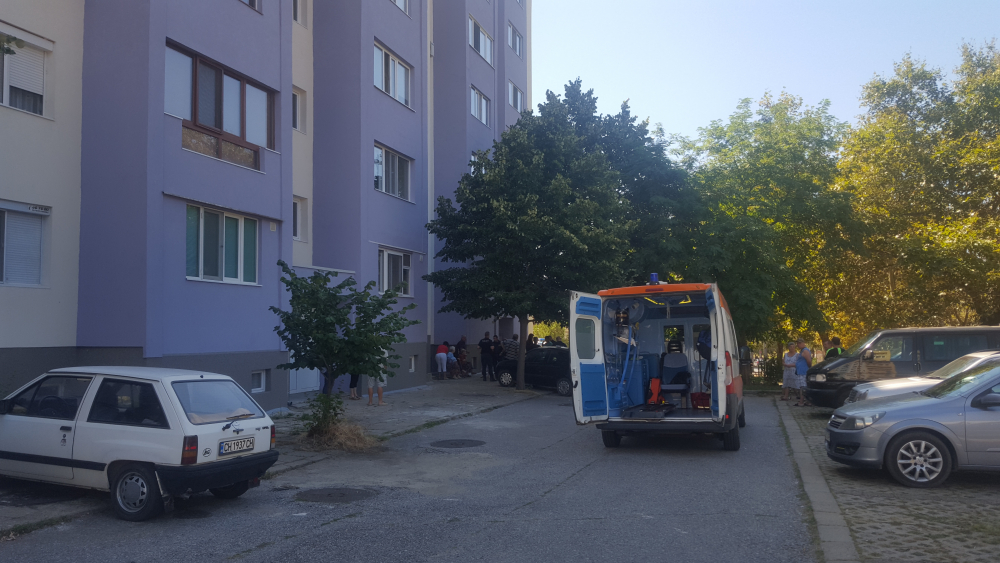 Черен вторник: Млада сливналийка полетя от блок в "Сини камъни" СНИМКИ 