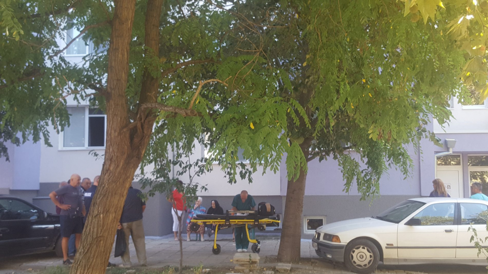 Черен вторник: Млада сливналийка полетя от блок в "Сини камъни" СНИМКИ 