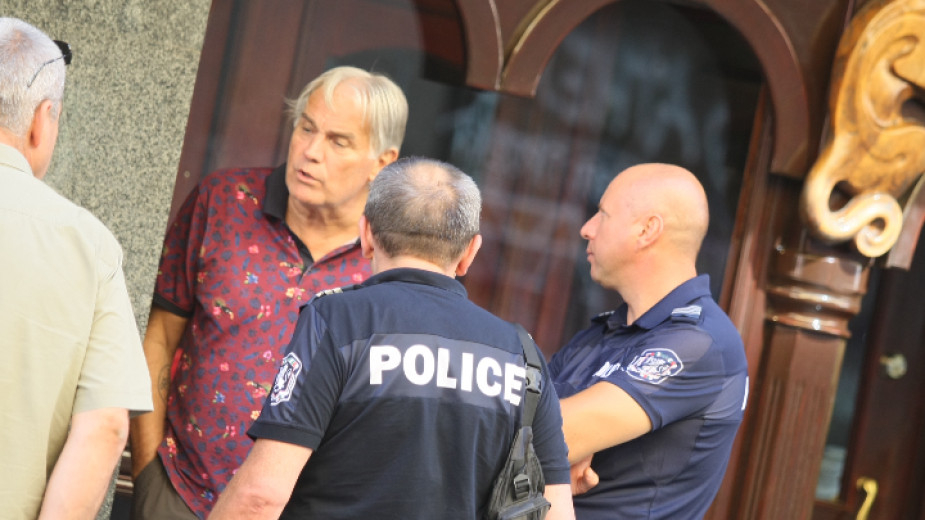 Софиянци проклинат този вандал с "кози крак" на Графа СНИМКИ