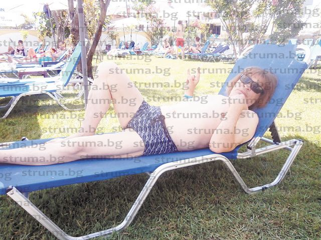 Ицо Петрофф хвърли дрехи и задръжки, ето къде отмаря рокаджията СНИМКА 18+