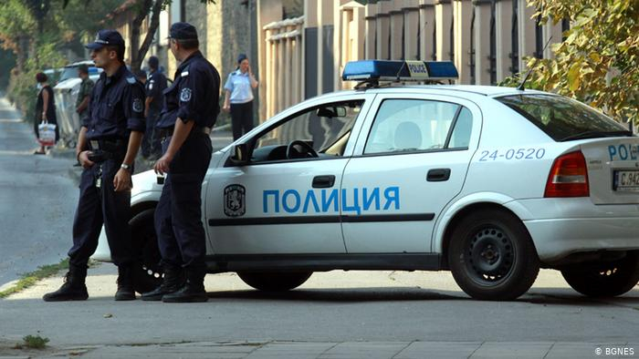 Пазете се! Извратен циганин спира жени по улиците в София, вади си го и... 