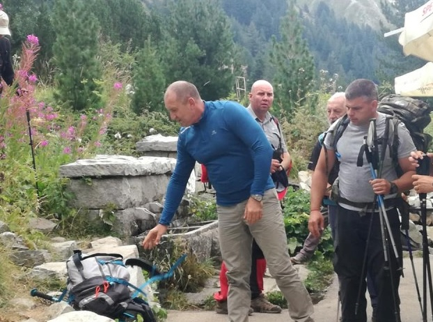 Румен Радев показа отлична физическа форма в Пирин СНИМКИ