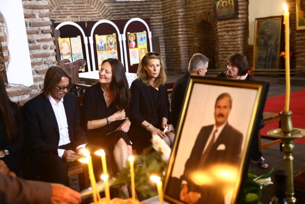 Опечалени близки и приятели се сбогуваха с Жорж Ганчев СНИМКИ