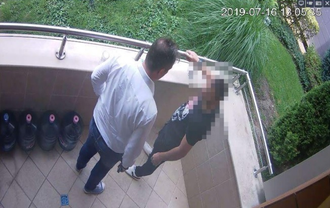 Записи от камерата малко след ареста на Кристиян между шеф и служител на ТАД Груп, лъсват скандални неща