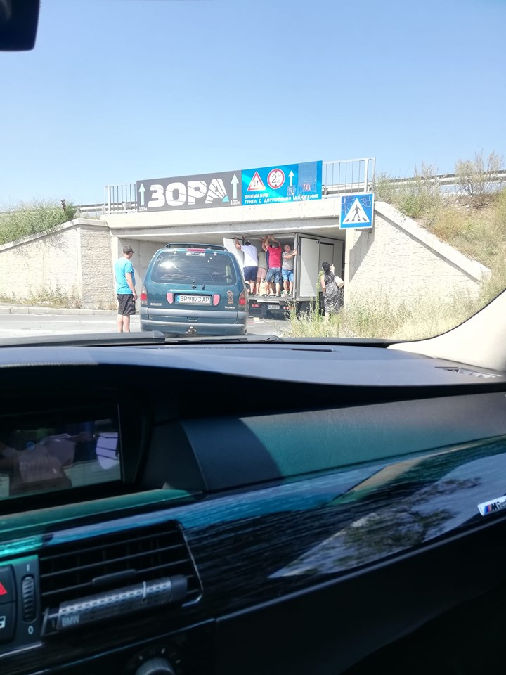 Шофьор сътвори поредната простотия в София и взриви мрежата СНИМКИ