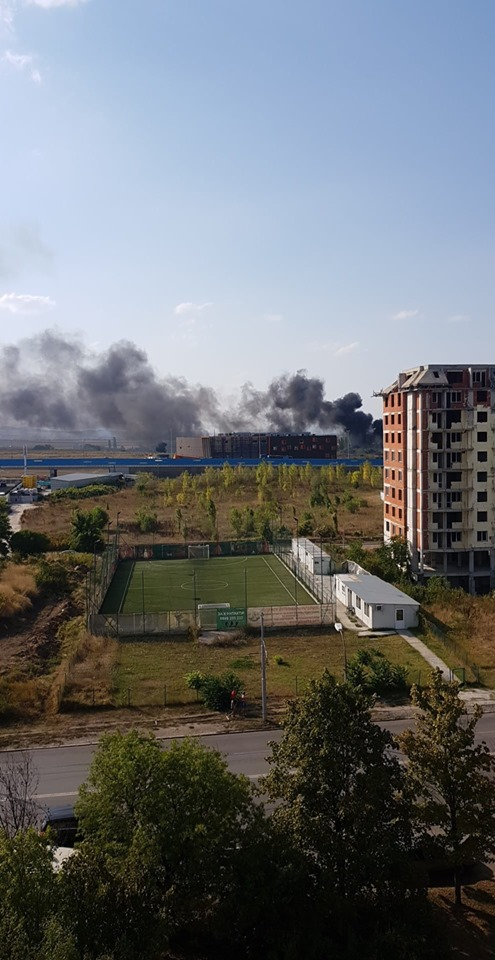 Гъсти кълбета черен дим стреснаха люлинчани СНИМКИ 