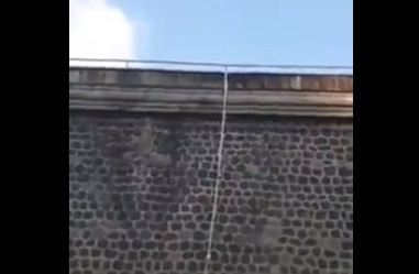 Зрелищно ВИДЕО! Опасен убиец избяга от затвор в Италия