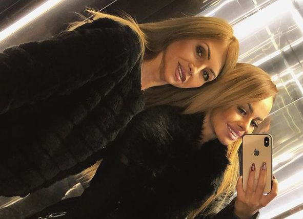 Майката на Сузанита се разчекна полугола и развъртя дупе на плажа СНИМКИ 18+