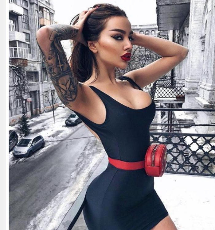 Украинската Ким Кардашиян разгорещи мрежата със секси СНИМКИ 18+  