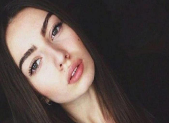 Украинската Ким Кардашиян разгорещи мрежата със секси СНИМКИ 18+  