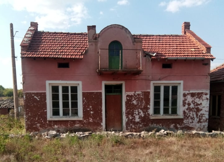 Галина, която има 4 къщи във врачанско село, изрева от ужас! СНИМКИ