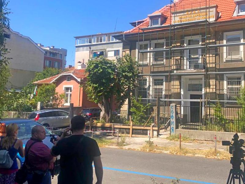 Какво се случва с арестувания шеф на ОДБХ-Бургас и двамата служители