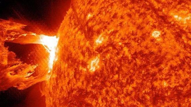Внимание, силна магнитна буря ще удари Земята