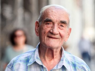 Журналистът Дамян Обрешков на 90 години: Казах на Живков: “Положението не е добро”, той се ядоса много