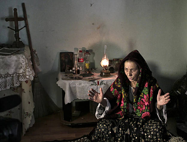 Врачки въртят страшен бизнес, развалят черни магии срещу 1000 лева 