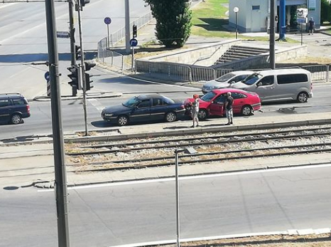 Нелепа катастрофа в столичния кв. "Люлин" СНИМКА