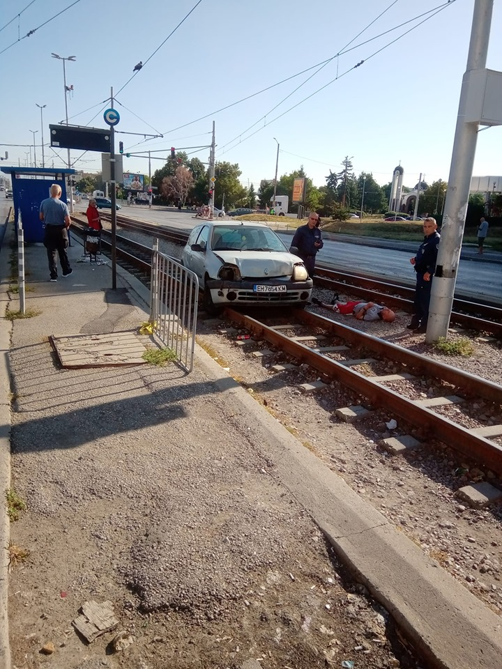 Първо в БЛИЦ: Изумителна катастрофа в столицата СНИМКА