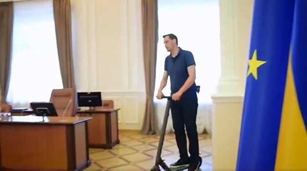 Новият украински премиер с много инфантилна постъпка в правителството ВИДЕО