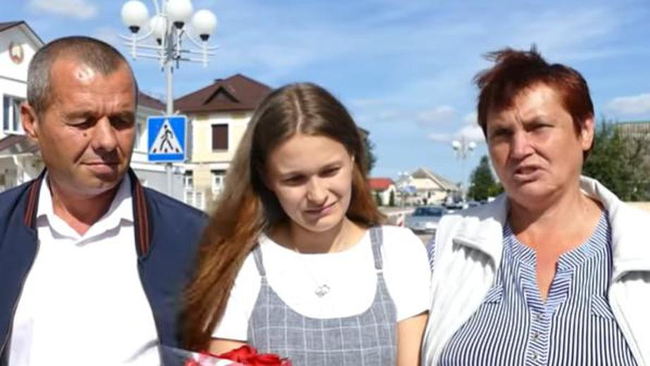Щастливи родители прегърнаха дъщеря си, изгубена преди 20 години ВИДЕО
