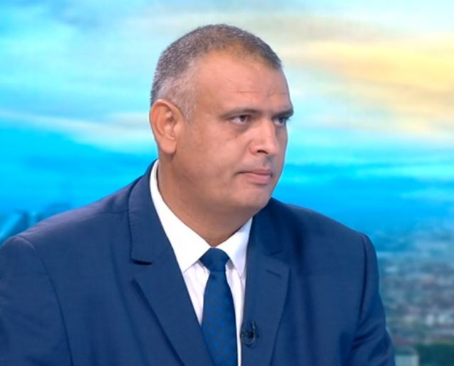 Шефът на АПИ обясни стоварват ли се нови боклуци под магистрала „Струма“