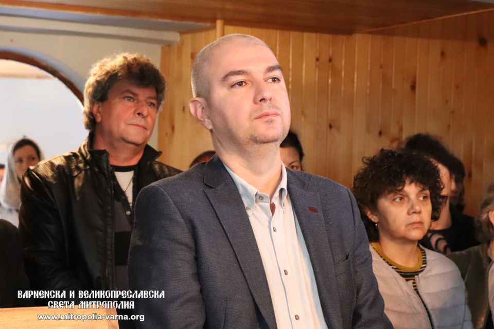 Нов скандал в община Аврен! Скъпарски информационен център продаден на символична цена!