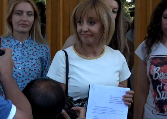 Манолова хвърли оставка и призна: Не мога да спя заради... СНИМКИ