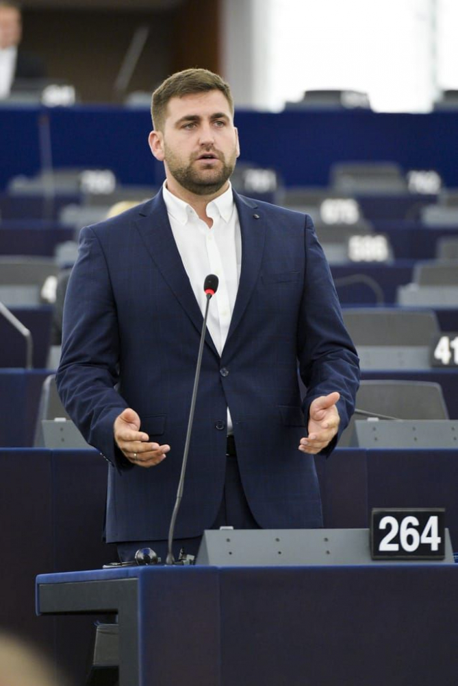 Андрей Новаков иска 45 млн. евро заради голям бич в България
