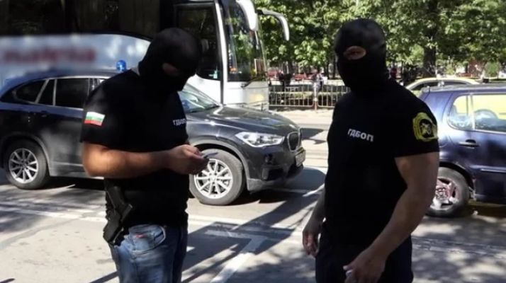 Черни облаци надвиснаха над главите на натръшканите от ГДБОП цигански барони