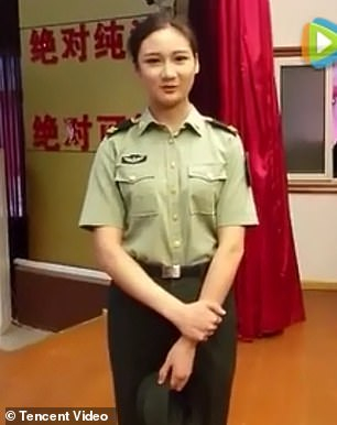 Тя е бивша моделка на бельо и най-сексапилният китайски войник ВИДЕО