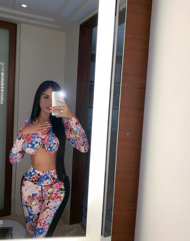 Гореща секс бомба си махна осем ребра, за да... СНИМКИ 18+