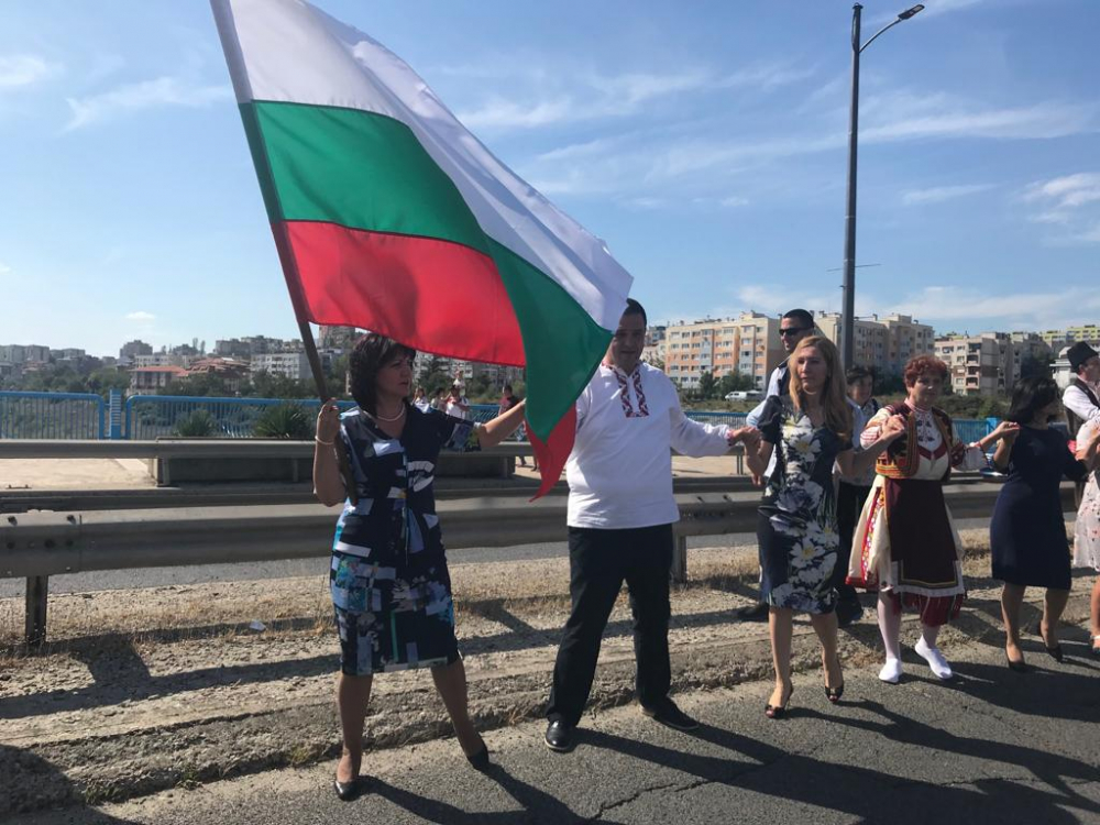 Сензационни СНИМКИ на Караянчева и Ангелкова, хванали се за...