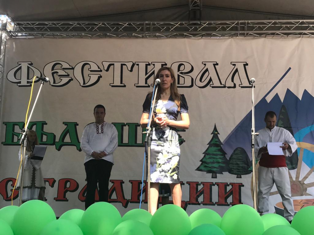 Сензационни СНИМКИ на Караянчева и Ангелкова, хванали се за...