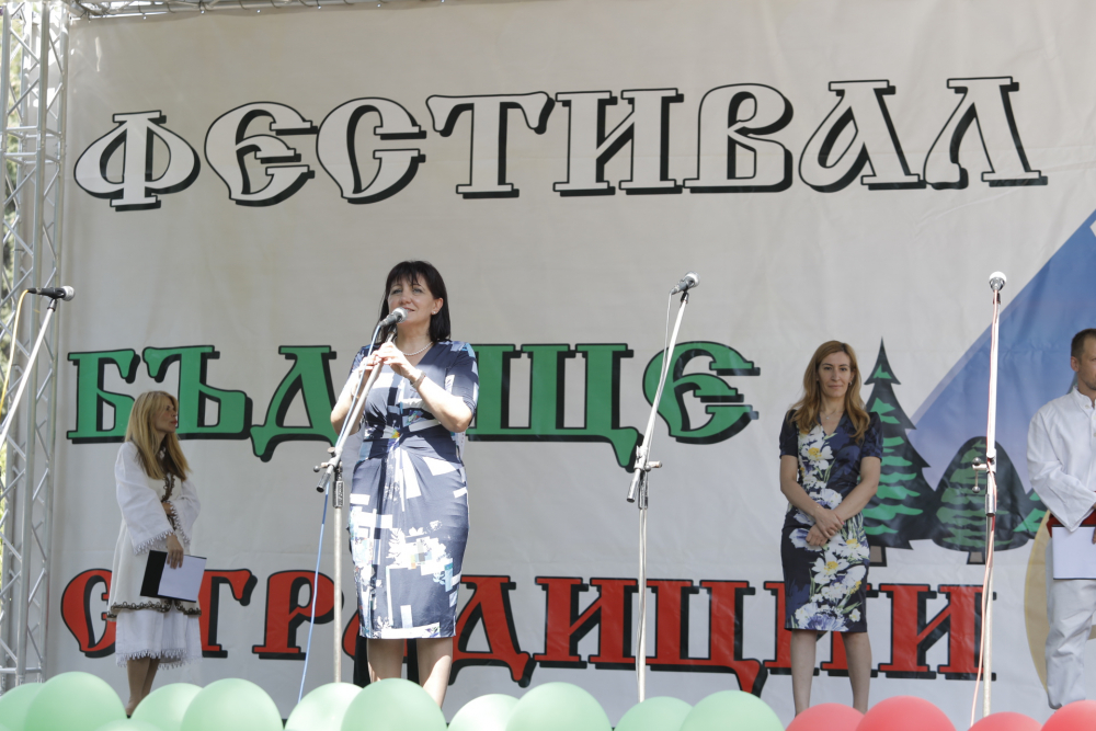 Сензационни СНИМКИ на Караянчева и Ангелкова, хванали се за...