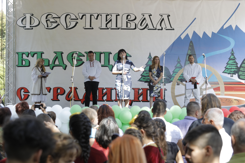 Сензационни СНИМКИ на Караянчева и Ангелкова, хванали се за...