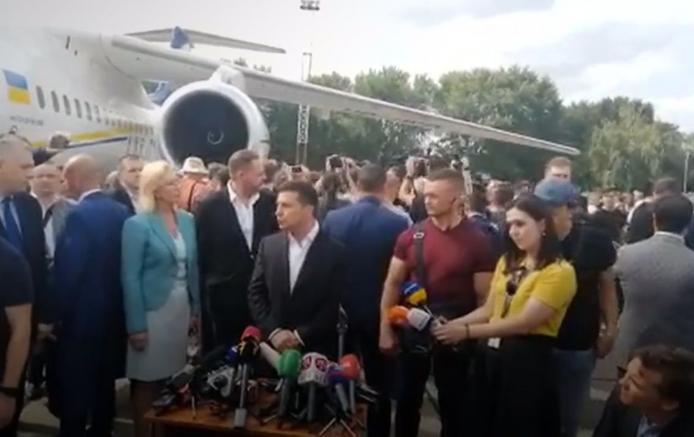 Зеленски: Говорих с Путин по телефона, спираме войната ВИДЕО