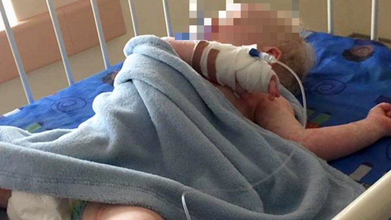 Невръстно дете падна от 2-рия етаж, докато родителите му се наливаха с алкохол