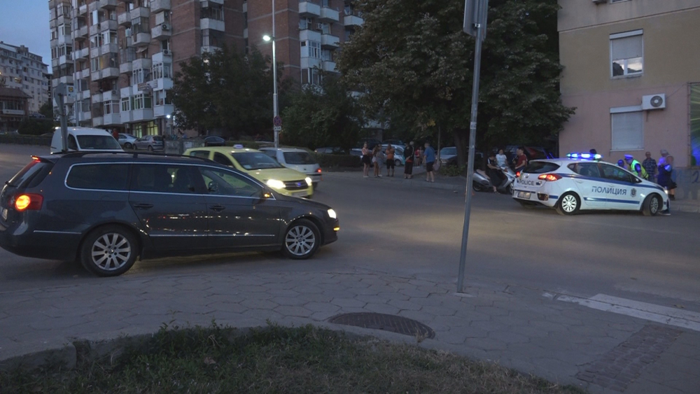 Моторист помете пешеходка в Търново СНИМКИ 