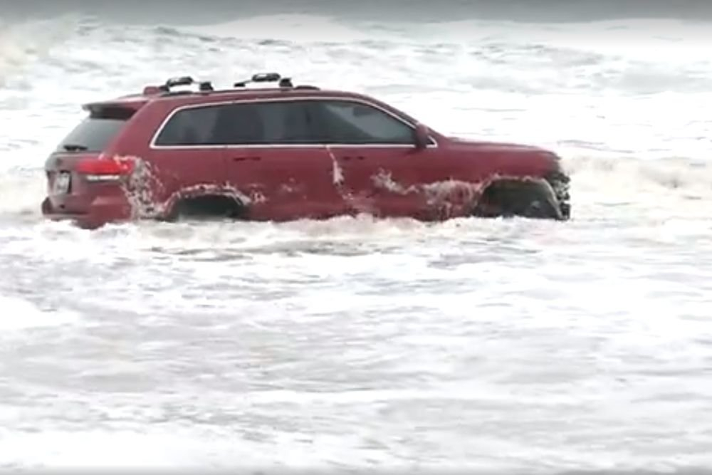ВИДЕО от бавна и мъчителна смърт на Jeep Cherokee